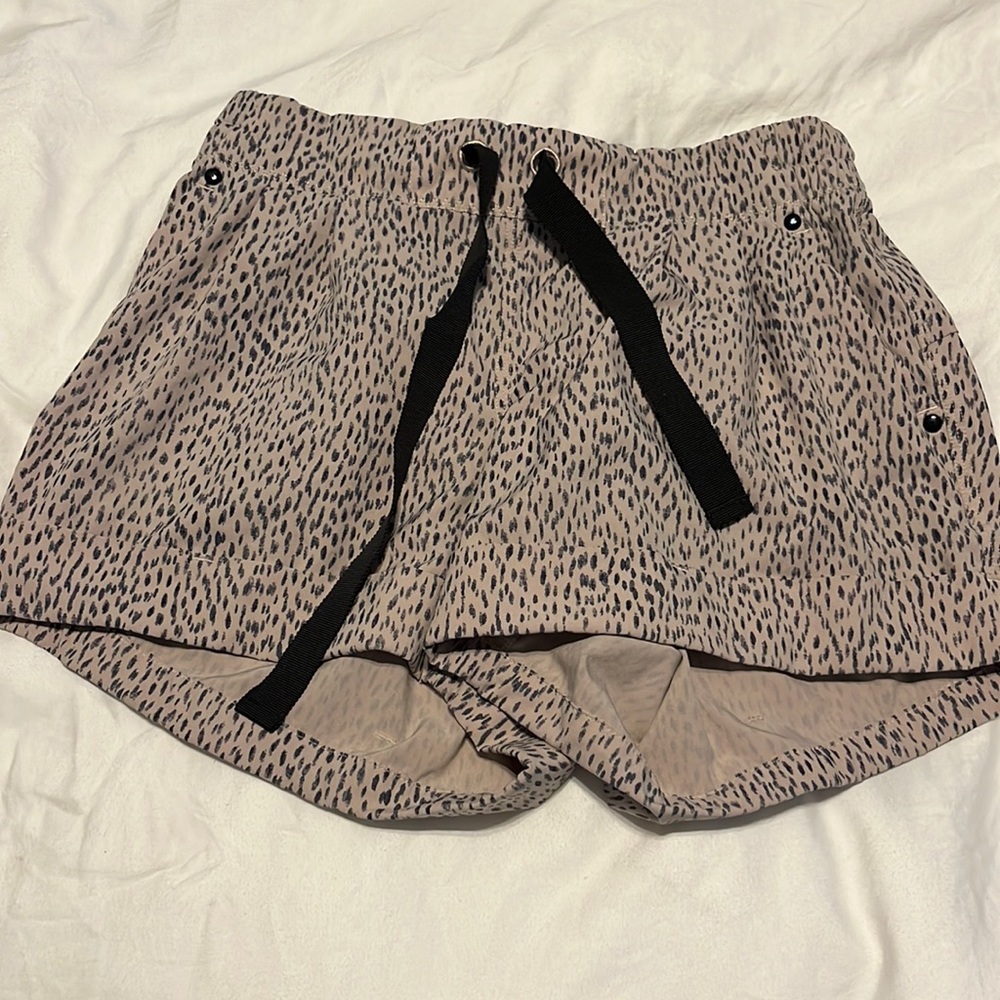 Size 4 lululemon shorts